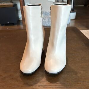 Qupid Modish white Ankle Boots